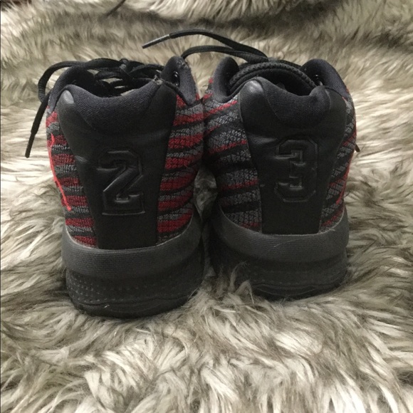 Jordan basketball shoes - Picture 6 of 8